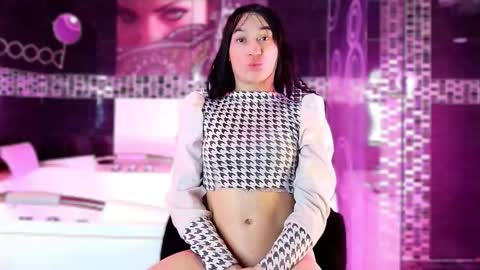 Small Hot19 online show from December 14, 2025, 9:47 am