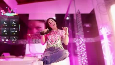 Small Hot19 online show from February 3, 2026, 10:20 am