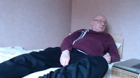 Snapshot of smallsteve562 chatting on February 26, 2026, 2:49 pm Steve online show from February 26, 2026, 2:49 pm