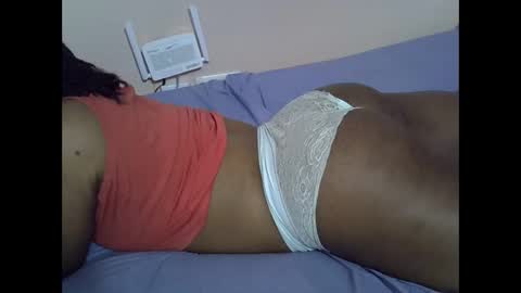 Snapshot of smart_lilly chatting on June 1, 2026, 7:04 pm smart_lilly online show from June 1, 2026, 7:04 pm