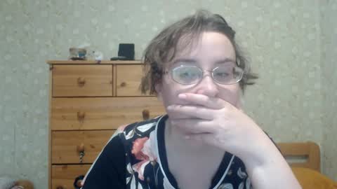 smart_rose online show from April 12, 2026, 4:01 pm