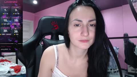 smile_cute_fox online show from November 21, 2025, 1:10 pm