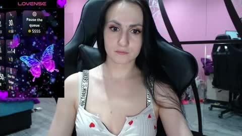 smile_cute_fox online show from April 9, 2026, 12:43 pm