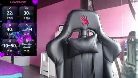 smile_cute_fox online show from April 15, 2026, 9:16 am