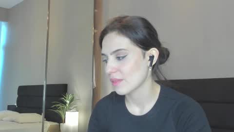 Snapshot of smile_forever_ chatting on October 22, 2025, 9:20 am Bella online show from October 22, 2025, 9:20 am