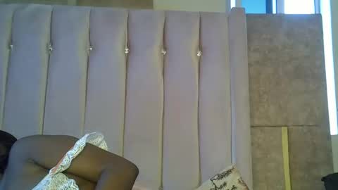 smiley_berry online show from October 27, 2025, 3:21 am