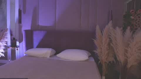 Mia online show from April 13, 2026, 5:13 am