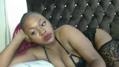 Snapshot of smileyberry_lilly chatting on February 14, 2026, 12:46 pm lilly online show from February 14, 2026, 12:46 pm