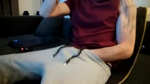 Snapshot of smokeandwatching chatting on January 22, 2025, 8:28 pm Smokeandwatching online show from January 22, 2025, 8:28 pm