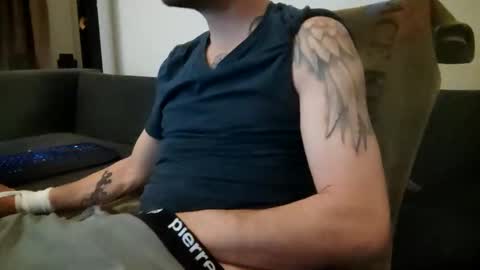 Snapshot of smokeandwatching chatting on March 10, 2025, 9:29 pm Smokeandwatching online show from March 10, 2025, 9:29 pm