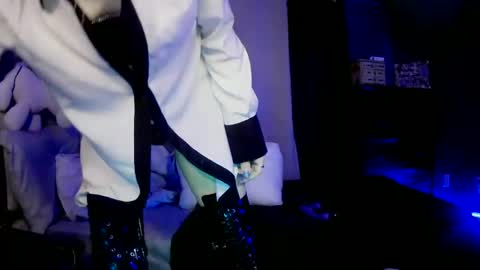 Snapshot of smokeingbitch420 chatting on September 29, 2025, 2:49 am love bug online show from September 29, 2025, 2:49 am