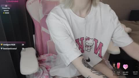 Snapshot of smokykira chatting on March 2, 2025, 2:41 am Kira online show from March 2, 2025, 2:41 am