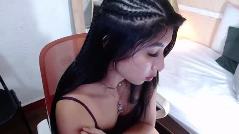 Snapshot of sneakyy_fantasy chatting on January 3, 2025, 4:00 am Hellen  online show from January 3, 2025, 4:00 am