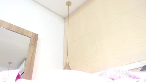 Snapshot of sneakyy_fantasy chatting on January 4, 2025, 10:16 am Hellen  online show from January 4, 2025, 10:16 am