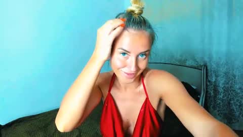 Snapshot of snezanablond chatting on July 14, 2026, 7:19 pm Sneja online show from July 14, 2026, 7:19 pm