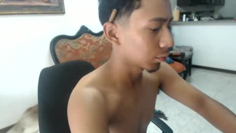 Snapshot of snoobmaster777 chatting on June 18, 2026, 9:52 pm Snoob Master 777 online show from June 18, 2026, 9:52 pm