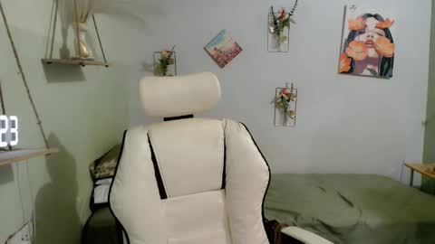 snow_2000 online show from October 12, 2025, 11:59 pm