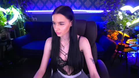 snow_whiteeex online show from January 11, 2025, 5:07 pm