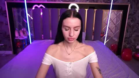 snow_whiteeex online show from February 7, 2026, 7:23 am