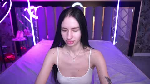 snow_whiteeex online show from April 7, 2026, 5:41 am