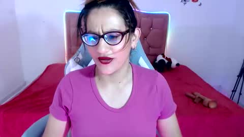 snowhot_69 online show from June 1, 2026, 9:33 am