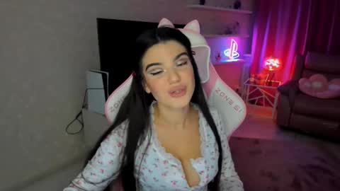 snowingwinter online show from October 9, 2025, 7:34 pm