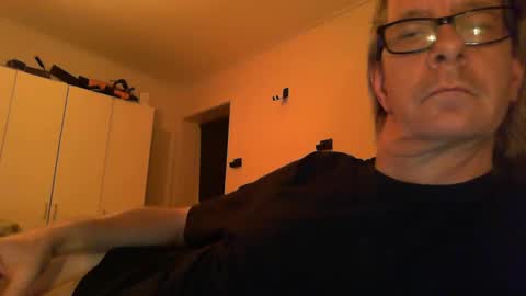 Snapshot of snub71 chatting on February 23, 2025, 7:17 pm snub71 online show from February 23, 2025, 7:17 pm