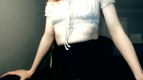 snuggle_b0t online show from March 3, 2025, 4:03 am