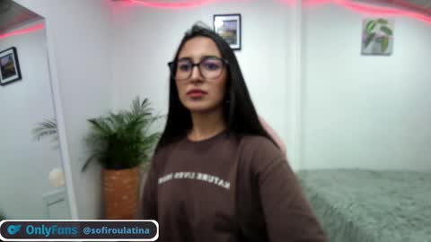 soffi_rousel_ online show from January 3, 2025, 7:29 pm
