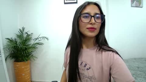 soffi_rousel_ online show from February 18, 2025, 11:19 pm