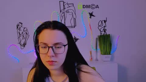 sofi_lonely online show from February 6, 2026, 6:51 am