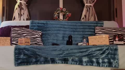 Sofi Mora online show from December 24, 2024, 6:39 pm