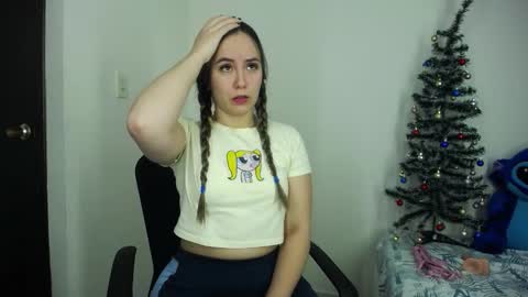 Snapshot of sofi_sweetcam21 chatting on December 17, 2025, 8:42 am LAURA SOFIA online show from December 17, 2025, 8:42 am