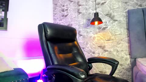 sofi_wiliiams2 online show from April 2, 2026, 11:02 pm