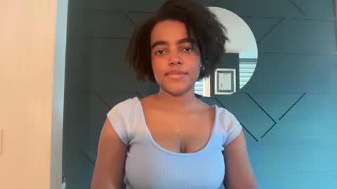 Snapshot of sofi_z chatting on November 30, 2025, 1:15 pm Sofi online show from November 30, 2025, 1:15 pm