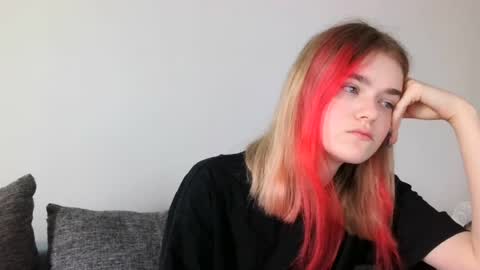 sofia bloomm online show from June 19, 2026, 7:01 am