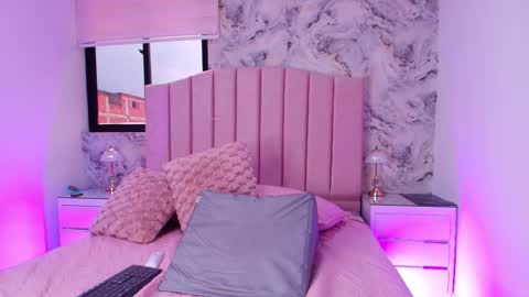 sofia gomes online show from January 5, 2026, 5:27 pm