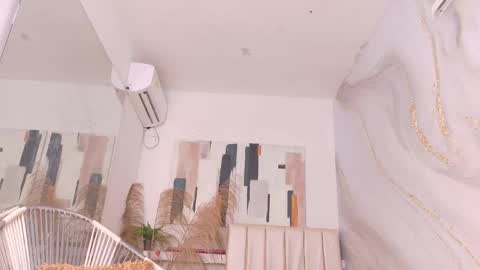 Sofi  online show from April 22, 2026, 6:42 pm