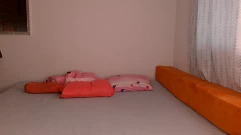 Sofia  online show from April 11, 2026, 2:43 pm