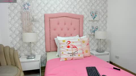 sofia_martinez9 online show from April 1, 2026, 7:22 pm