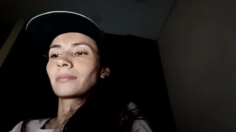 Snapshot of sofia_resiliente chatting on November 6, 2025, 11:59 pm SOFIA online show from November 6, 2025, 11:59 pm