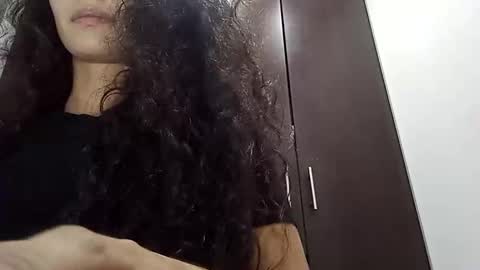 Snapshot of sofia_resiliente chatting on November 7, 2025, 11:16 pm SOFIA online show from November 7, 2025, 11:16 pm