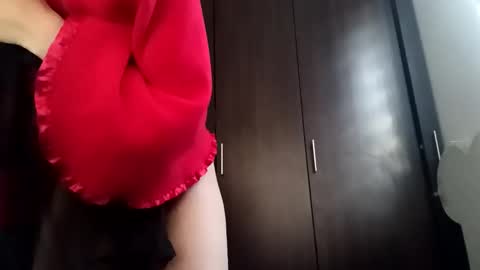 Snapshot of sofia_resiliente chatting on November 8, 2025, 9:46 pm SOFIA online show from November 8, 2025, 9:46 pm