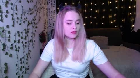 sofia_rosemary online show from February 2, 2025, 11:40 am