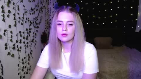 sofia_rosemary online show from February 7, 2025, 2:15 pm