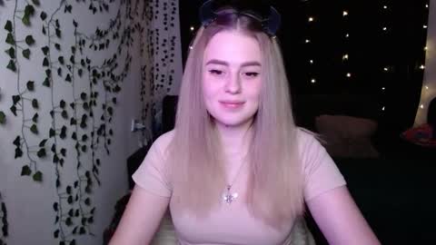 sofia_rosemary online show from February 12, 2025, 1:06 pm