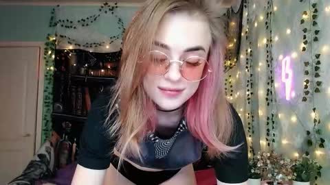 sofia_rosemary online show from February 5, 2026, 12:32 pm