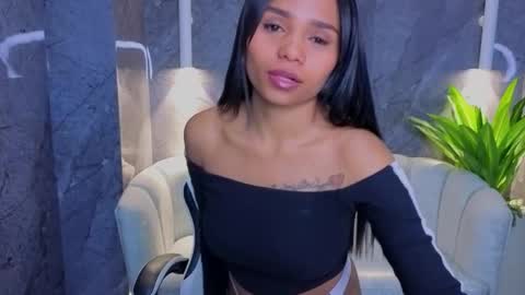 Snapshot of sofia_tx_ chatting on November 18, 2025, 12:53 pm Online 800 to 1400 online show from November 18, 2025, 12:53 pm