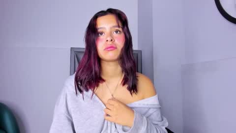 Sofa online show from September 20, 2025, 12:06 pm