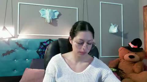 Sofa online show from October 28, 2025, 11:03 am